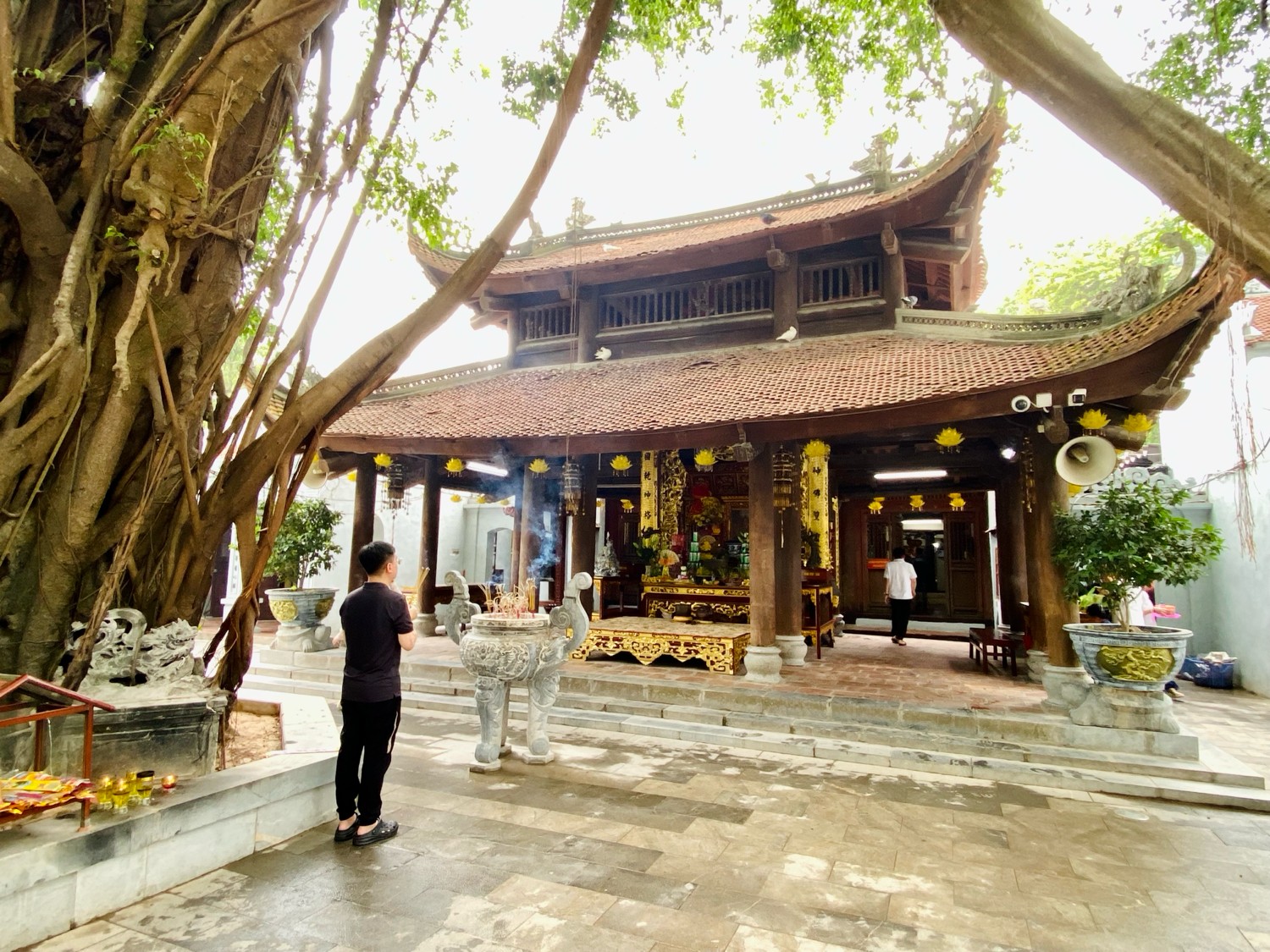 Hướng Dẫn Chi Tiết Các Bước Xin Quẻ Thẻ Và Tra Cứu Kết Quả Tại Đền Mẫu Hưng Yên